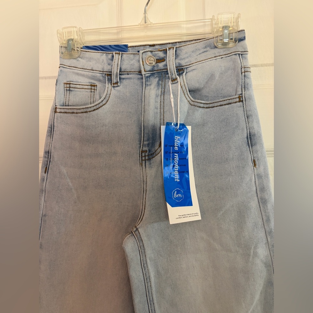 Blue Moment-Women’s NWT Stylish Light Blue Wide Leg Jeans Size 24 - Picture 3 of 10